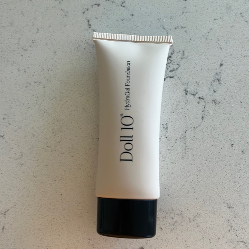 Doll 10 hydrogel foundation